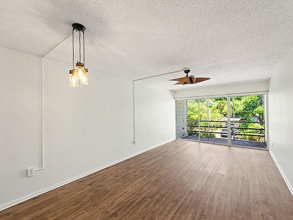 4th image of 2302 S Manhattan Ave APT 201
