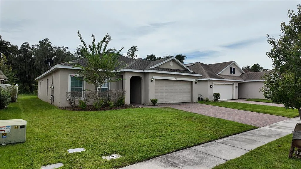 4 bed, 2.0 bath, 1820 sqft, $2,300 — Photo 2