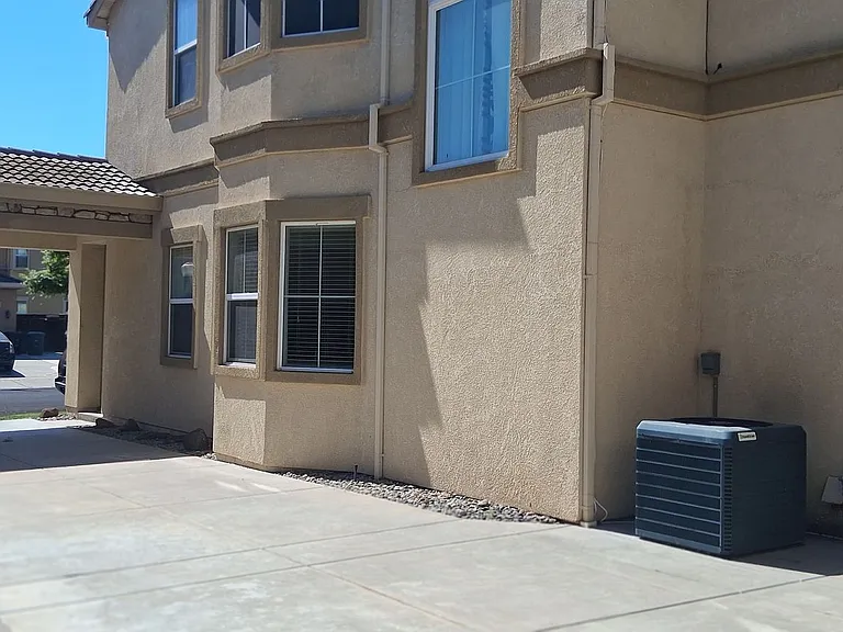 562 Ranger St — Photo 4