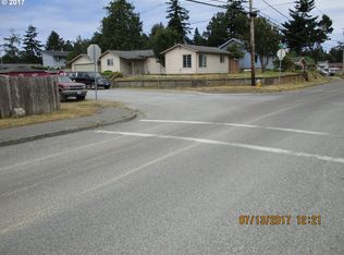 674 Harris Ave, Coos Bay, OR 97420