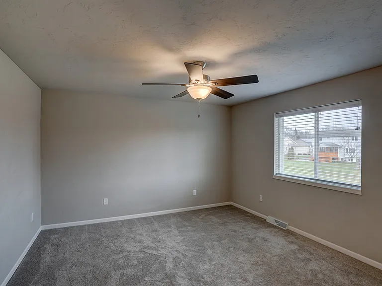 826 Thompson Dr — Photo 10