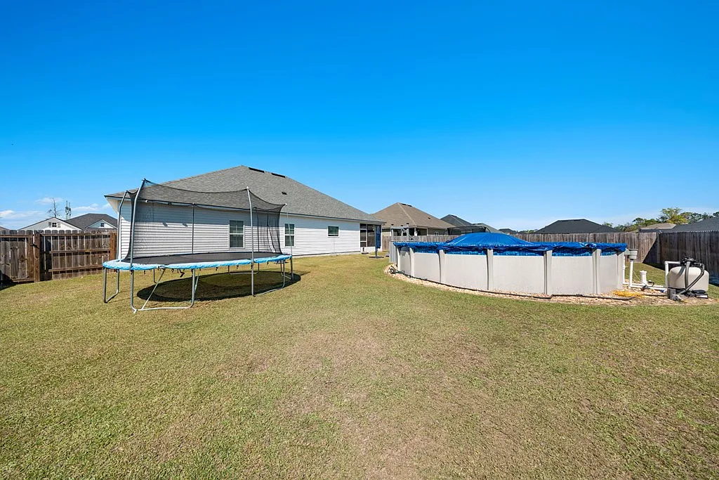 4 bed, 2023 sqft, $2,200 — Photo 3