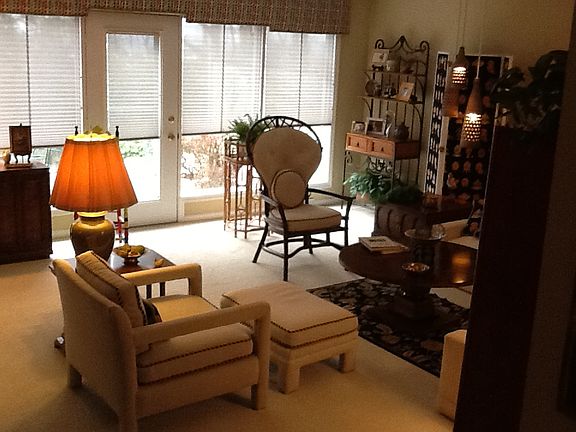 2nd image of 604 Carriage Dr
