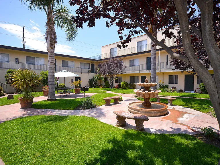 Ocean View Townhomes courtyard