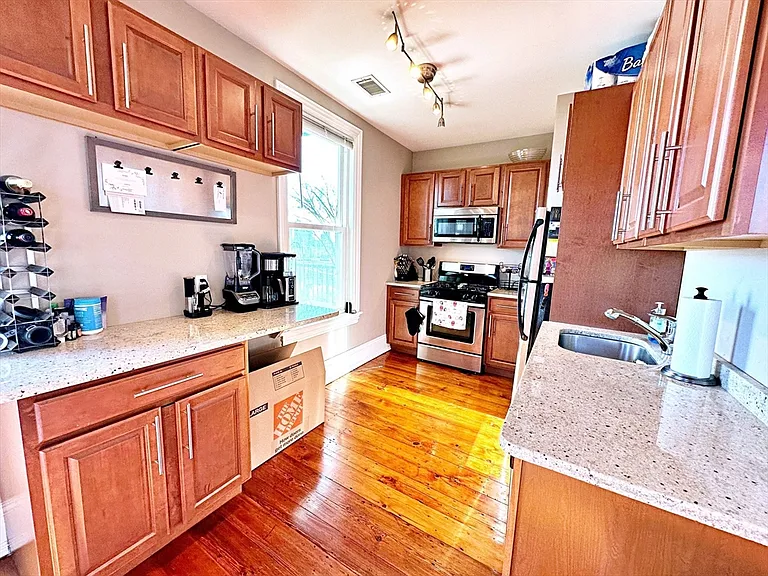 227 Webster St #1 — Photo 7