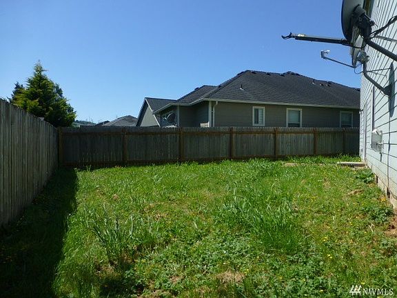 Back yard is ready for a summer gathering!