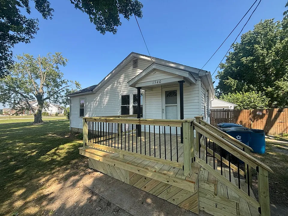 1540 West Dr