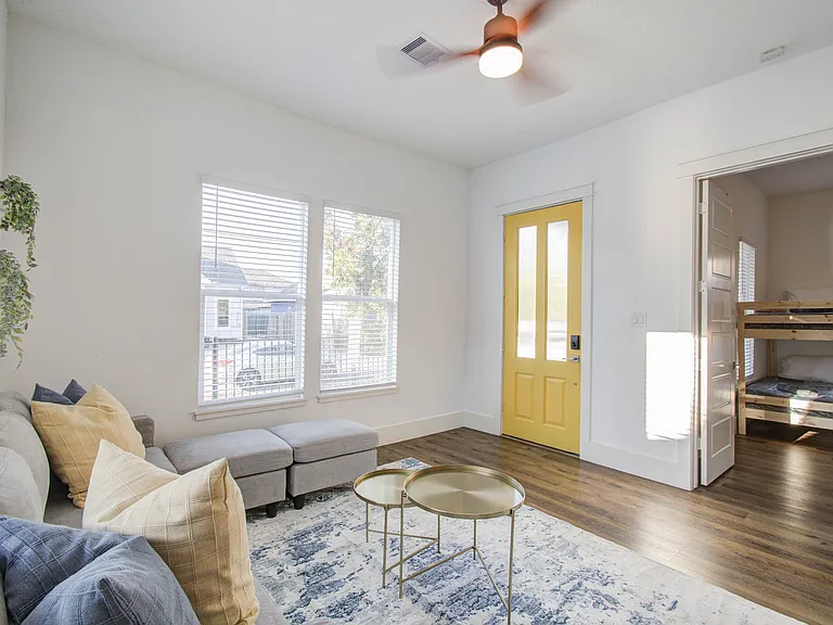 410 James St — Photo 9