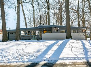 25 Woodland Cir, Rochester, NY 14622