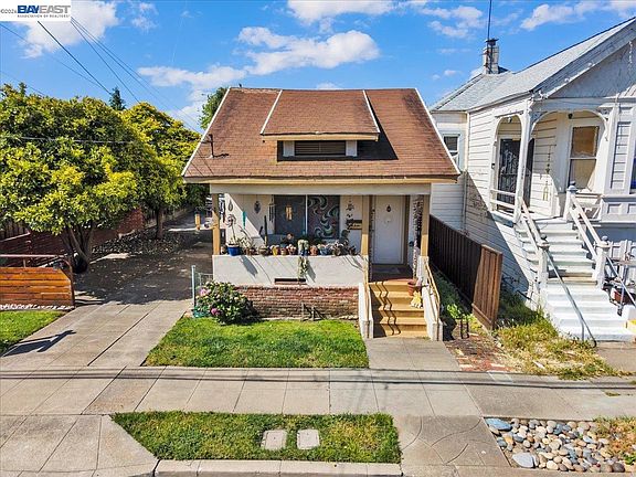 2nd image of 3208 Washington St