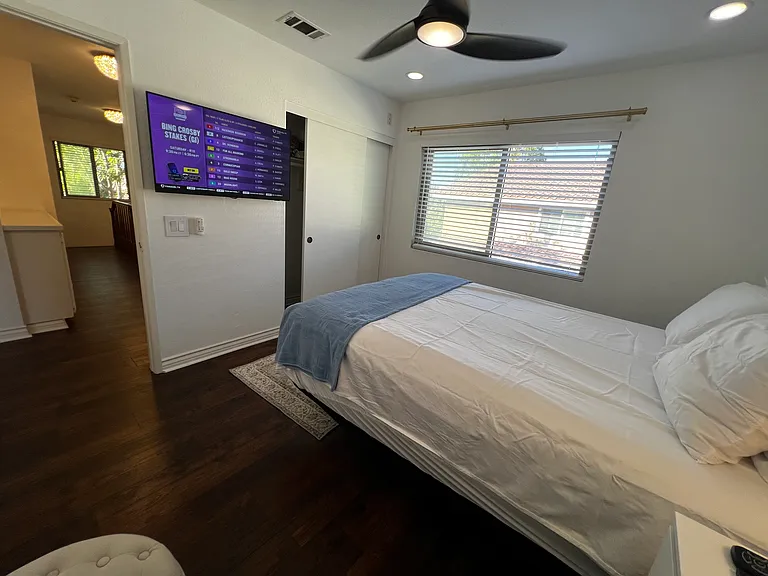 7825 Seaglen Dr — Photo 47