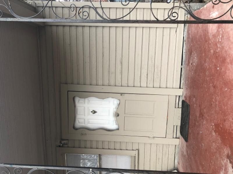 1st image of 911 Leal St