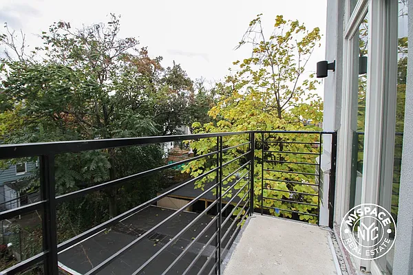 Rented by MySpaceNYC | media 11