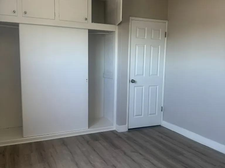 Marine Bay Apartments — Photo 15