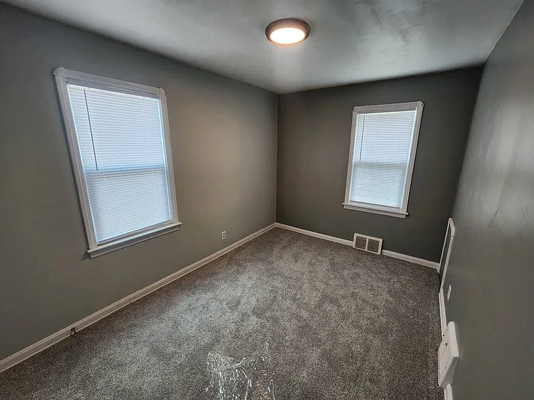2506 Torrington Ave — Photo 9