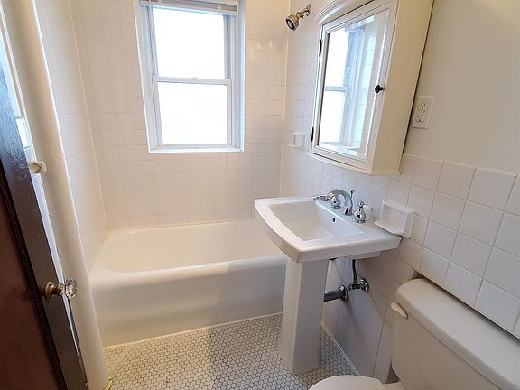5th image of 119 W Wyoming Ave #28