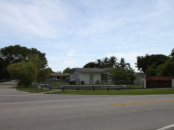 4th image of 9550 Tiffany Dr