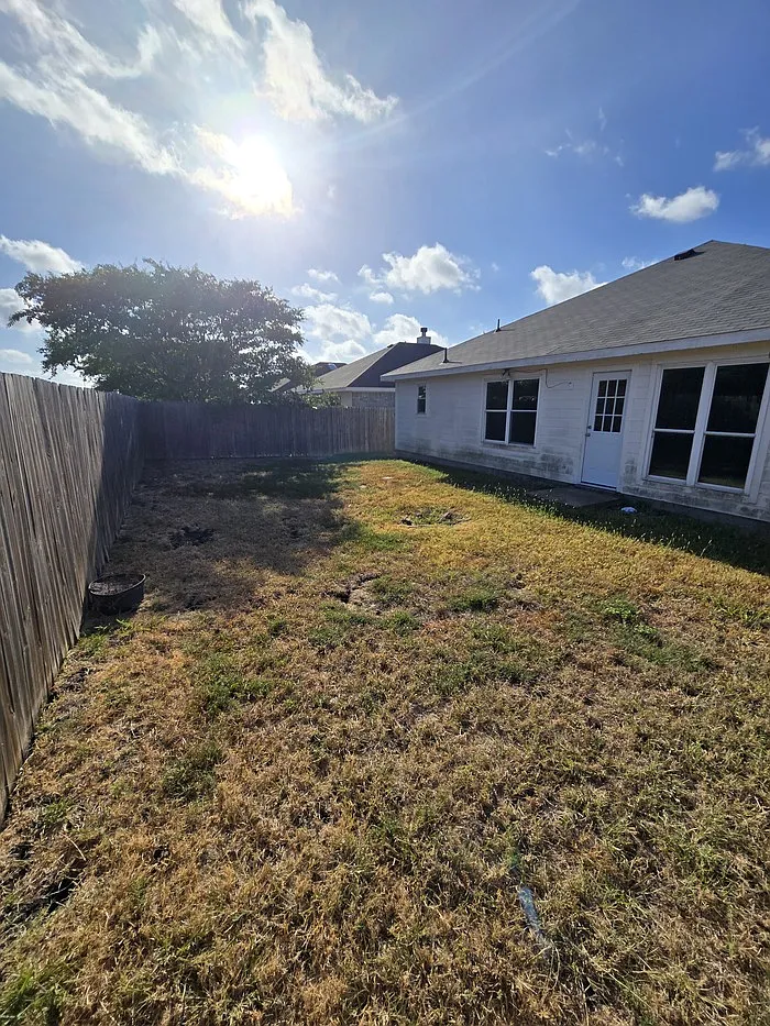 4 bed, 2.0 bath, 1445 sqft, $2,400 — Photo 2