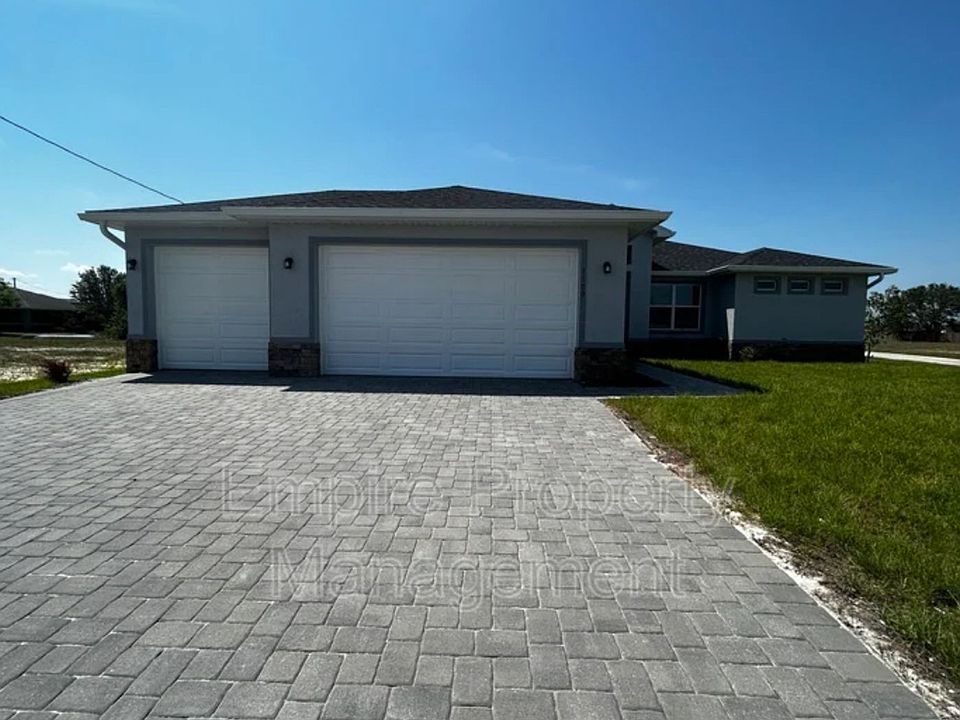 1st image of 1100 NE 39th Ter