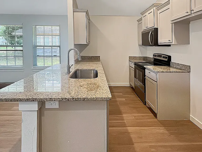 2106 Charles Whitlow Ave — Photo 4