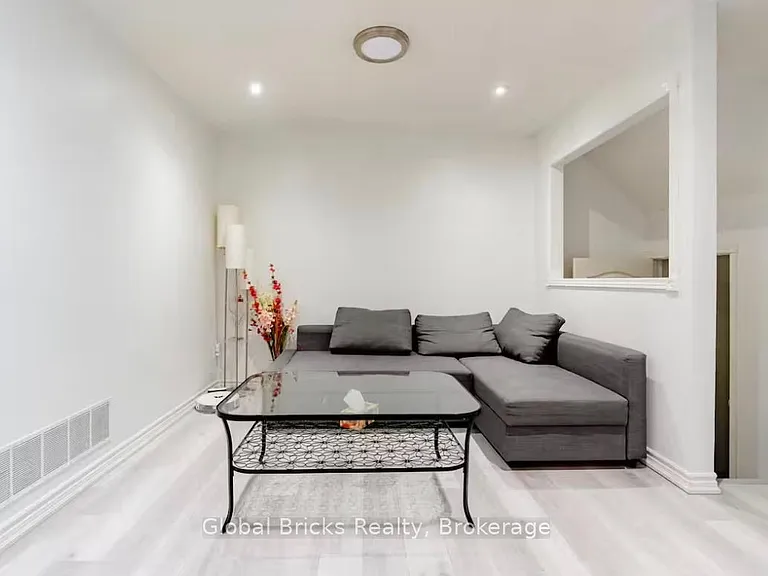 83 Monaco Ct — Photo 12