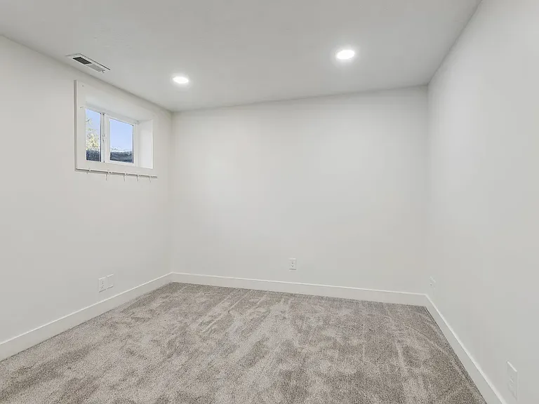 155 W 800 N — Photo 2