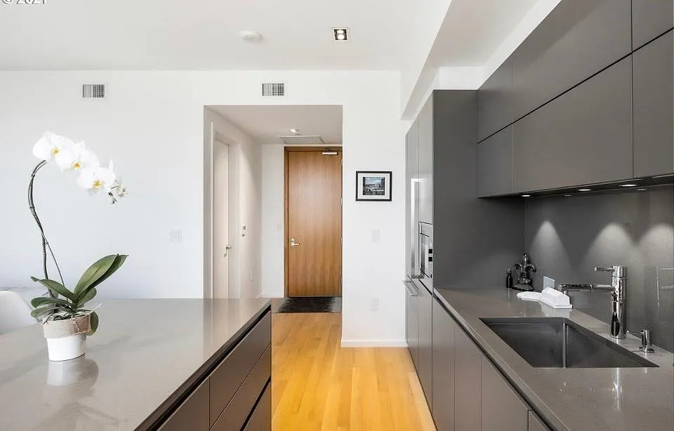 1275 NW 10th Ave — Photo 3