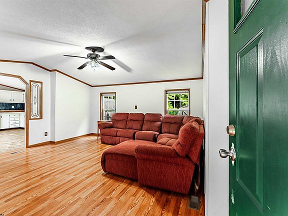 2nd image of 1676 Daybrook Rd