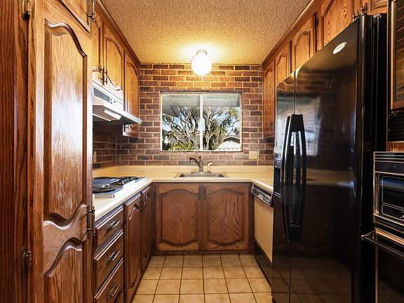 5th image of 2640 Tipperary Ave