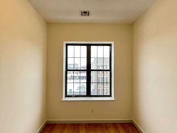 3rd image of 670 Prospect Pl #1SD
