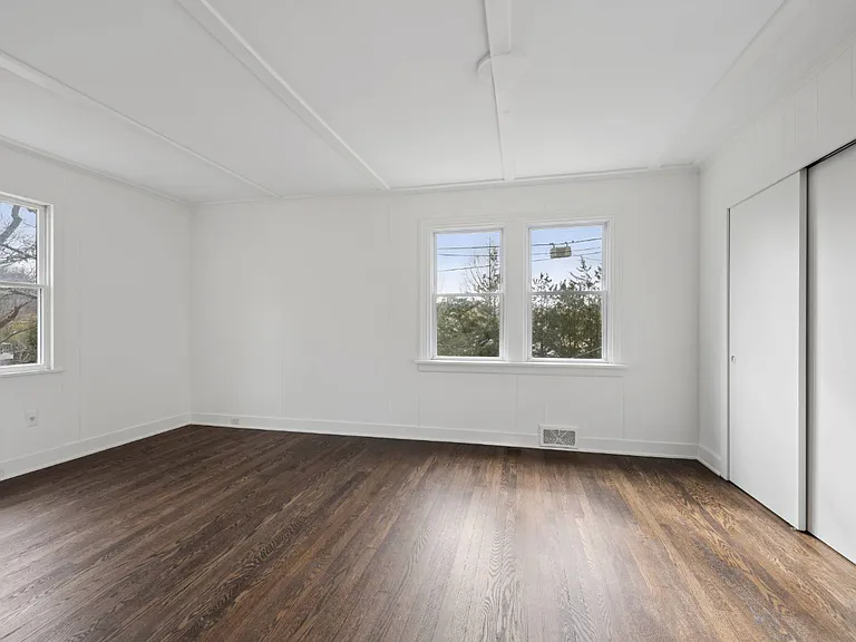 22 Lake Side Dr — Photo 10