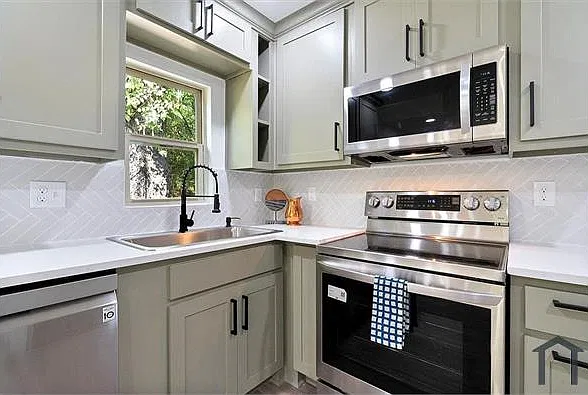 3 bed, 1190 sqft, $1,600 — Photo 2