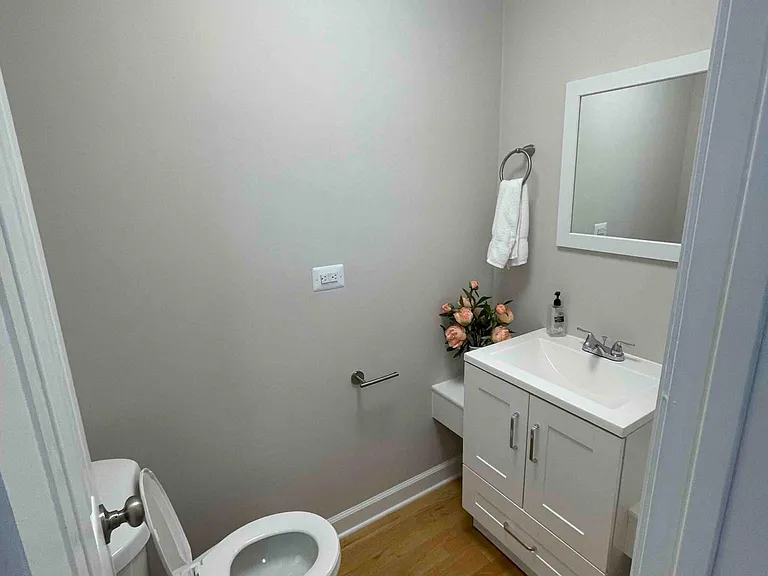 915 Hamlin St — Photo 8