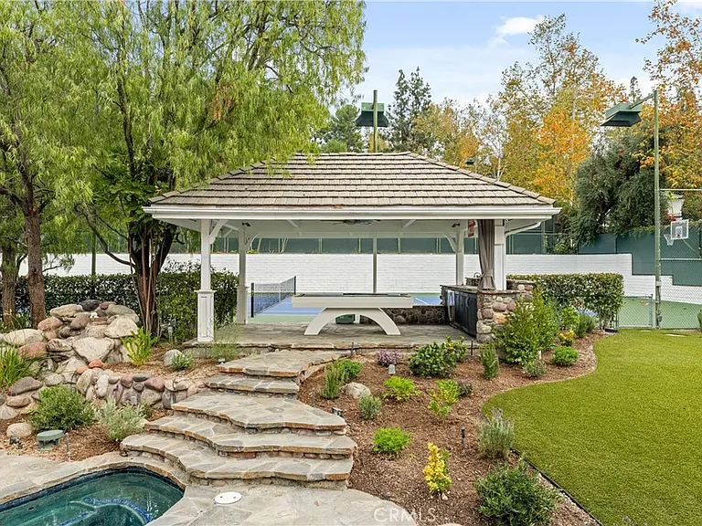 4550 Encino Ave — Photo 27