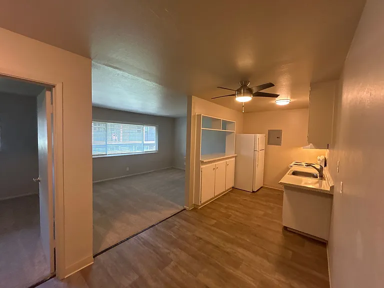 2941 Marconi — Photo 13