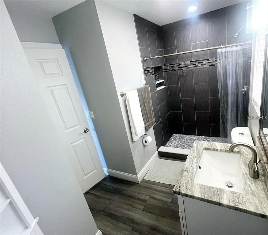Building Photo - 4803 Roush Ave #STUDIO