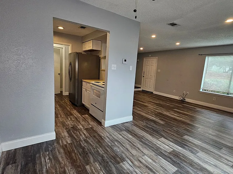 3931 N Garland Ave #4 — Photo 8