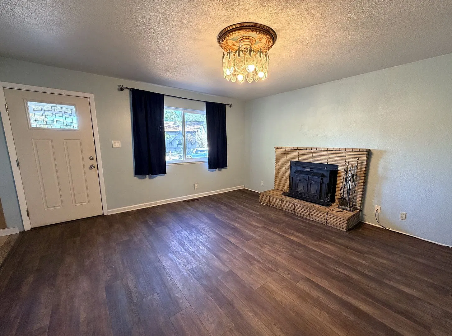Central Sparks House - 4 Bedroom/2 Car Garage — Photo 4