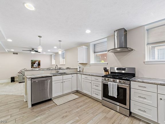 4th image of 12966 Clifton Blvd #100