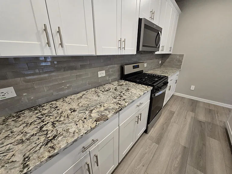 2223 Cliff Springs Dr — Photo 9