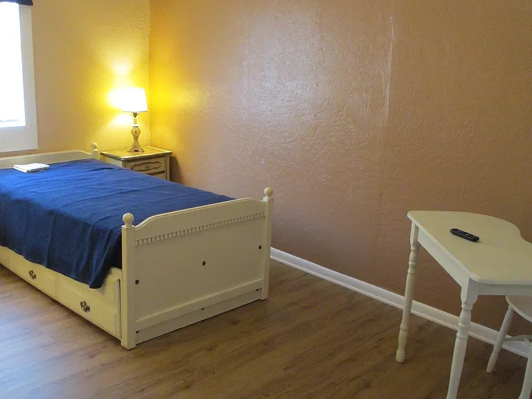 702 Hughlett Ave #2 — Photo 8