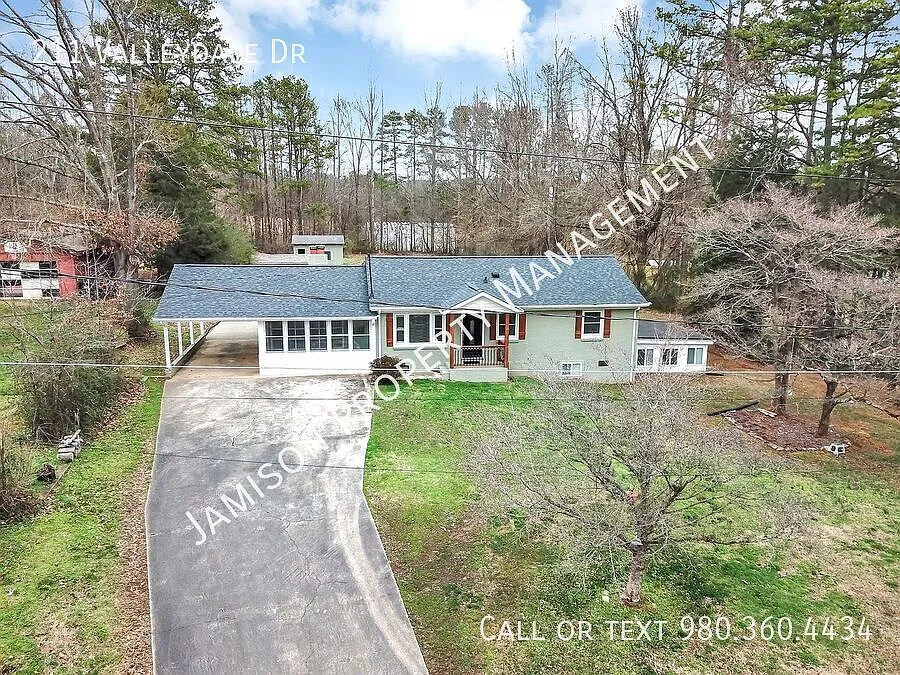 Building Photo - 211 Valleydale Dr