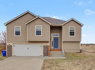 3111 Oakwood Dr, Junction City, KS 66441