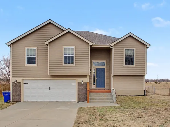 3111 Oakwood Dr, Junction City, KS 66441