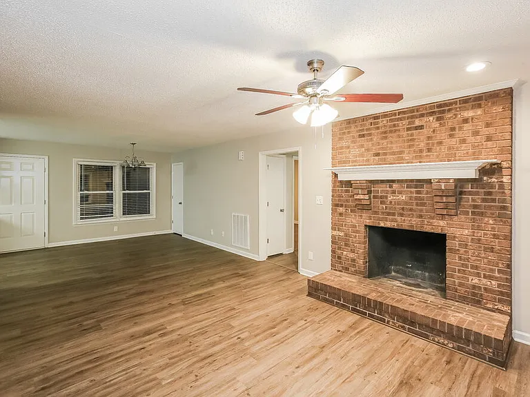 431 Hillcrest Dr — Photo 5