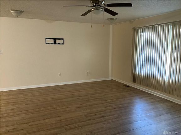 3rd image of 4238 Crest Dr
