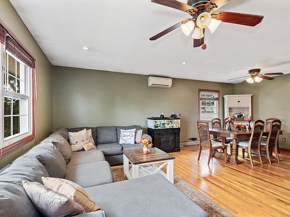 4th image of 94 Maplewood St