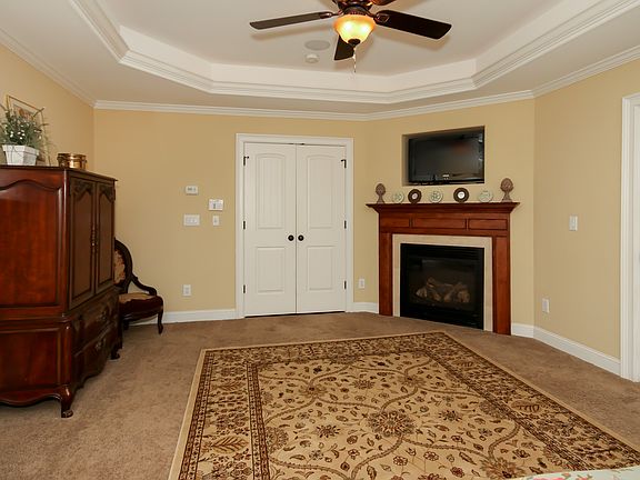 4th image of 154 Waterbury Dr