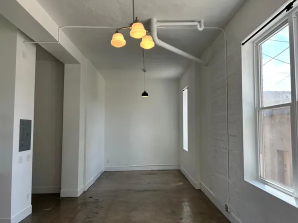 111 N Walnut St #B, Taylorville, IL 62568