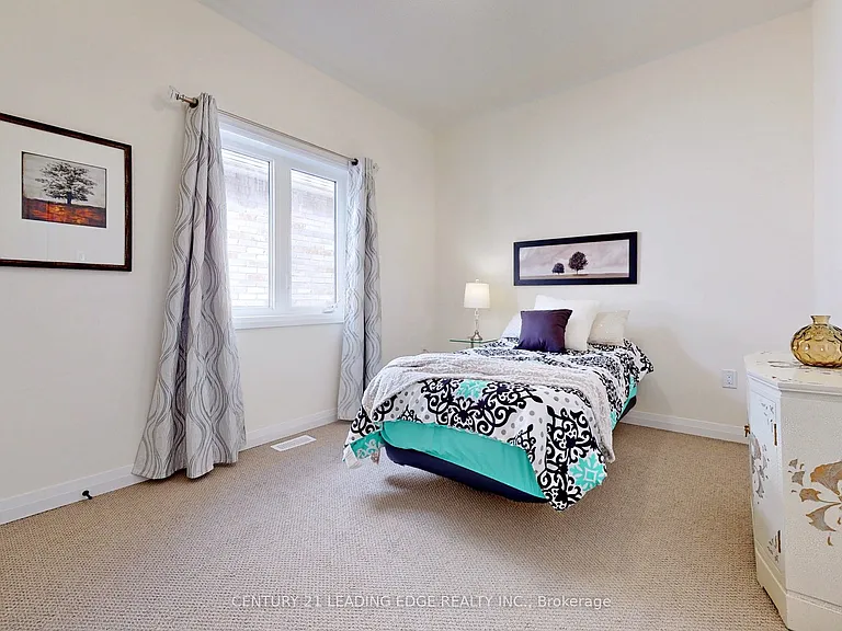 94 Holtby Ct — Photo 26